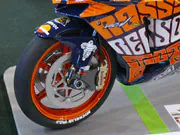 1:12 scale plastic model of the Honda RC211V motorcycle built from a Tamiya kit - photo No. 3 - close-up