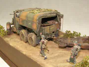 Plastic models of a Scammell Pioneer artillery tractor and a howitzer on a narrow road in an Italy 1943 WWII diorama - photo No. 8 - close-up