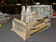 1:35 scale plastic model of the Caterpillar D9R Doobi armored bulldozer - photo No. 3 - side view