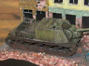 Diorama: the soviet self-propelled gun stands on Wrocławska Street in Lubań in March 1945 - photo No. 5 - close-up