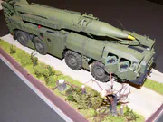 Plastic model of the Scud B self-propelled missile launcher carrying a missile - photo No. 4 - side view