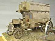 Plastic models of the military omnibus and the Holt 75 tractor in a diorama - photo No. 11 - close-up