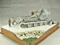Link to photos showing a winter diorama with a plastic model of the German AUF E-100 armored weapon prototype.